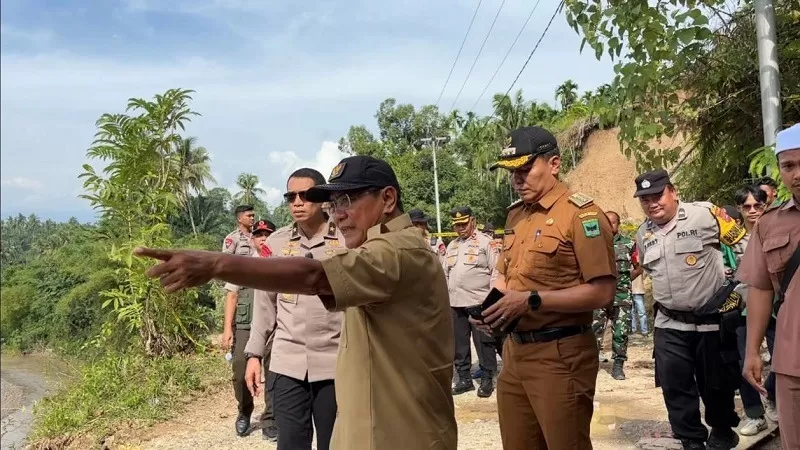 Satgas PRR turun langsung ke sejumlah lokasi terdampak banjir, longsor, dan pohon tumbang di Kabupaten Padang Pariaman, Senin (10/8/2026). (Foto: Pemkab Padang Pariaman)