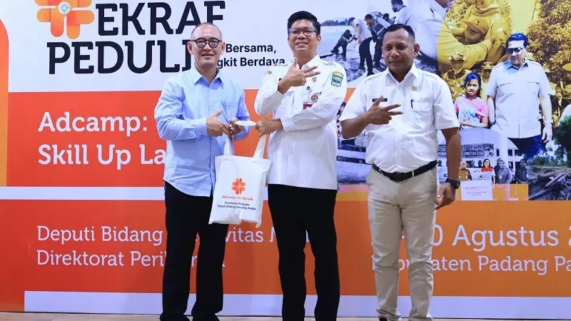 Pelaku UMKM di Kabupaten Padang Pariaman mendapat penguatan kapasitas melalui pelatihan Adcamp: Skill Up Lap yang digelar Pemerintah Kabupaten Padang Pariaman bersama Direktorat Periklanan Deputi Bidang Kreativitas Media, Kementerian Ekonomi Kreatif/Badan Ekonomi Kreatif (Kemenkraf/Bekraf) RI. Kegiatan tersebut berlangsung di Hall Inspektorat Padang Pariaman, Rabu (19/8/2026). (Foto: Pemkab Padang Pariaman)