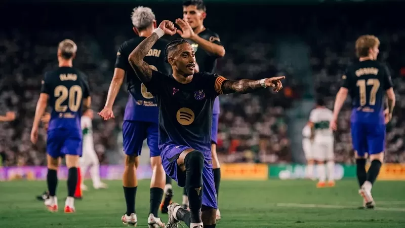 Selebrasi Rapinha setelah cetak gol kontra Elche dengan skor berakhir 5-0 di Estadio Martinez Valero pada Senin (24/8/2026). (Foto: FC Barcelona)