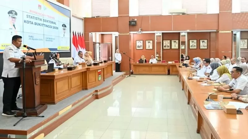  Pemerintah Kota Bukittinggi melalui Dinas Komunikasi dan Informatika bersama Badan Pusat Statistik (BPS) menggelar Bimbingan Teknis (Bimtek) Statistik Sektoral 2026. Kegiatan tersebut berlangsung di Aula Balai Kota Bukittinggi, Rabu (26/8/2026). (Foto: Pemko Bukittinggi)