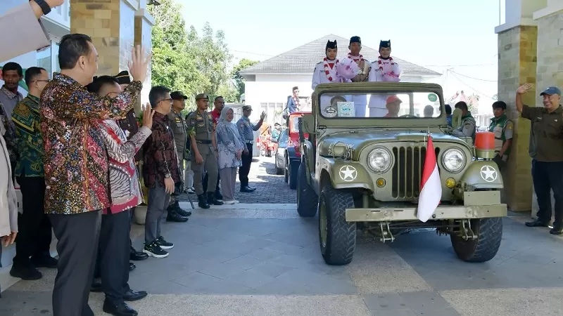 Para Paskibraka Agam diterima Wakil Bupati Agam Muhammad Iqbal di Rumah Dinas Wakil Bupati Agam, Kamis (27/8/2026).  (Foto: Pemkab Agam)