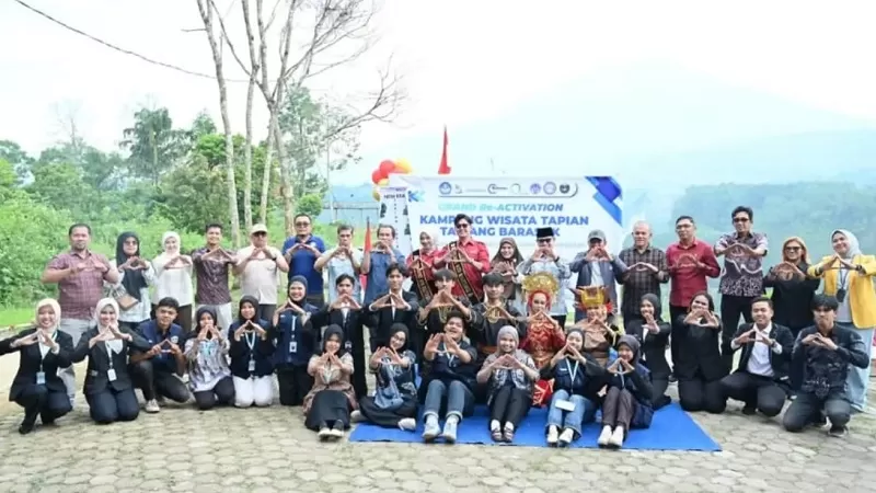 Program secara resmi dibuka di kawasan Tabiang Barasok, Minggu (30/8/2026). Kegiatan ini merupakan bagian dari Program Penguatan Kapasitas Organisasi Kemahasiswaan (PPK Ormawa) UPKK UNP yang berlangsung selama kurang lebih dua bulan. (Foto: Pemko Bukittinggi)