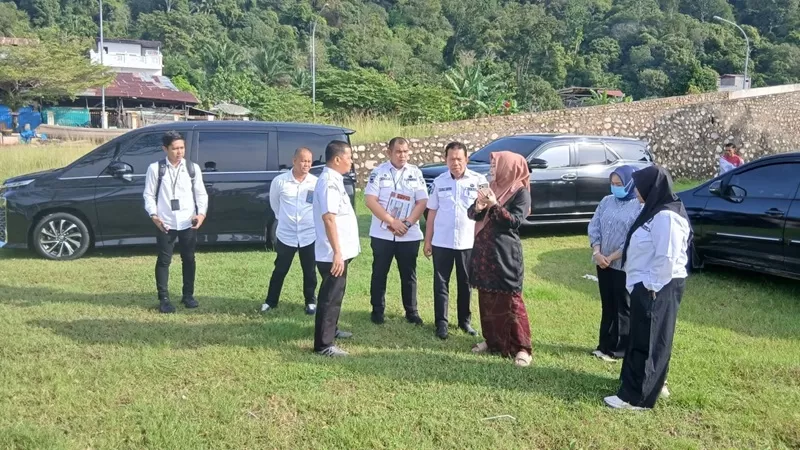 Penataan Pantai Carocok Painan, Kabupaten Pesisir Selatan, menjadi perhatian dalam kunjungan Anggota DPR RI Komisi VIII, Dr. Hj. Lisda Hendrajoni, Selasa (18/8/2026). (Foto: Pemkab Pessel)
