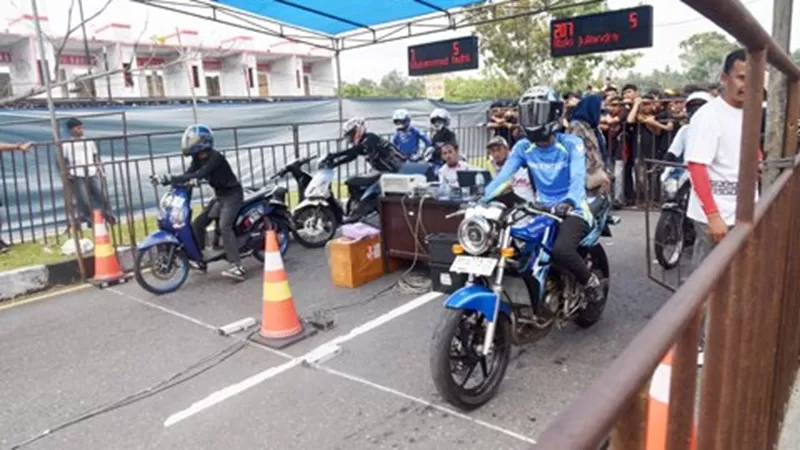 Kejuaraan Drag Bike 201 M Piala Wali Kota Pariaman yang digelar Ikatan Motor Indonesia (IMI) tersebut diikuti lebih dari 500 peserta di Sirkuit Non-Permanen (NP) Bypass Jati Pariaman, Minggu (16/8/2026).