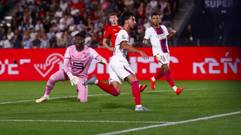 Ferran Torres masuk pada awal babak kedua saat PSG menghadapi Stade Rennais FC di Roazhon Park, Senin (24/8/2026). (Foto: PSG)