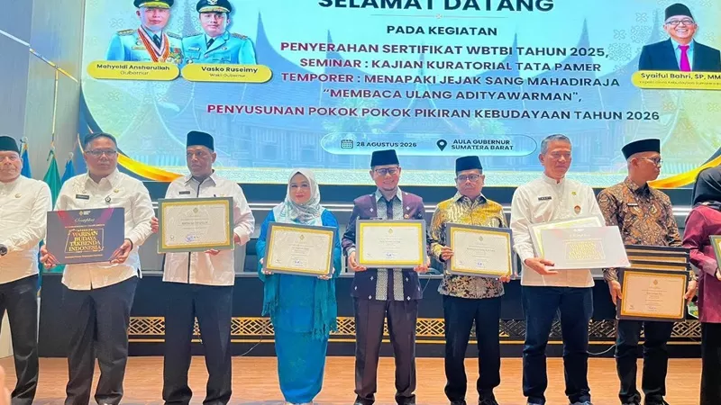 Asisten Administrasi Umum Sekretariat Daerah Pasaman Barat, Harlina Syahputri sebagai perwakilan Bupati Pasaman Barat dalam acara yang berlangsung di Aula Kantor Gubernur Sumatera Barat, Kota Padang, Jumat (28/8/2026). (Foto: Pemkab Pasbar)