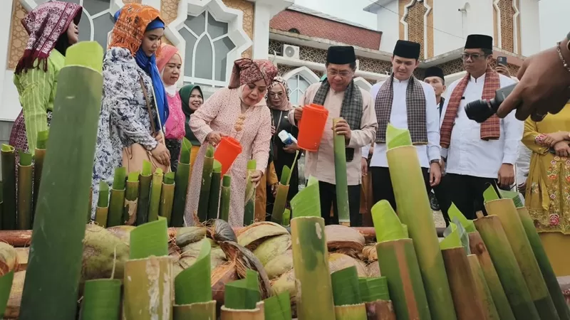 Prosesi malamang digelar di Masjid Raya IKK Ali Mukhni, Parit Malintang, Padang Pariaman, Senin (24/8/2026). (Foto: Pemkab Padang Pariaman)
