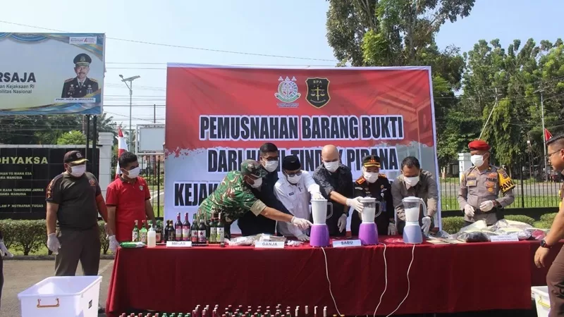 Pemusnahan barang bukti dilakukan pada Rabu (12/8/2026) sebagai bagian dari pelaksanaan putusan pengadilan yang telah memiliki kekuatan hukum tetap. (Foto: Pemkab Pasbar)
