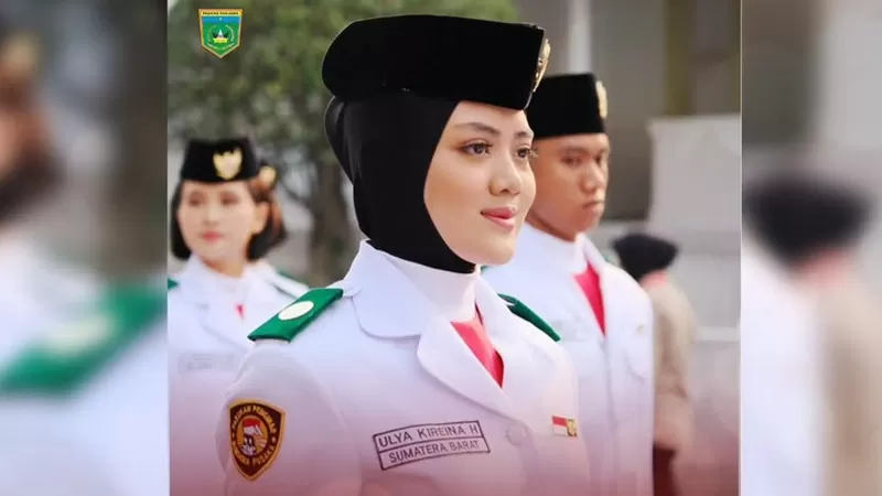 Ulya Kireina Halim, siswi SMAN 2 Padang Panjang, berhasil menuntaskan tugas sebagai anggota Pasukan Pengibar Bendera Pusaka (Paskibraka) Nasional dalam Upacara Peringatan HUT ke-81 Kemerdekaan Republik Indonesia di Istana Merdeka, Jakarta, Senin (17/8/2026). (Foto: Pemko Padang Panjang)