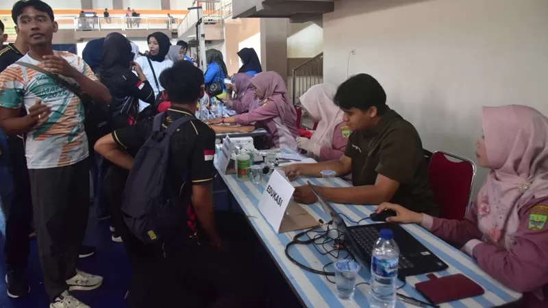 Pemeriksaan kesehatan gratis digelar untuk kontingen atlet KONI Padang Pariaman di Sport Hall Parit Malintang, Sabtu (5/9/2026). (Foto: Pemkab Padang Pariaman)