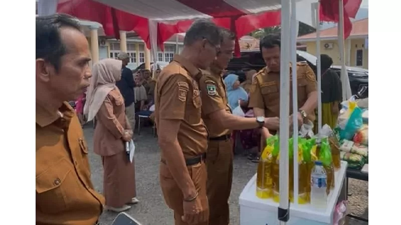 Kegiatan pangan murah  berlangsung di halaman Kantor Dinas Perikanan dan Pangan Kabupaten Pesisir Selatan, Senin (7/9/2026). (Foto: Pemkab Pessel)