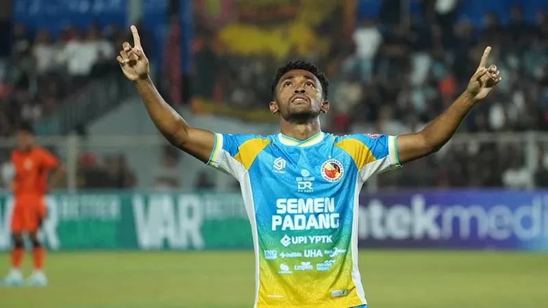 Semen Padang FC langsung membawa pulang tiga poin dari lawatan ke Aceh pada laga perdana Pegadaian Championship 2026/27. Kabau Sirah menundukkan Persiraja Banda Aceh dengan skor tipis 1-0 di Stadion H. Dimurthala, Minggu (13/9/2026) malam. (Foto: ILeague)