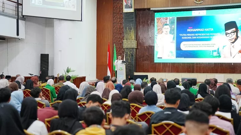 Gubernur Lemhannas Dr. H. TB. Ace Hasan Syadzily menyampaikan materi dalam kuliah umum Lemhannas Goes to Campus di Convention Hall Universitas Andalas, Kamis (3/9/2026) pagi. (Dok. PPID Unand)