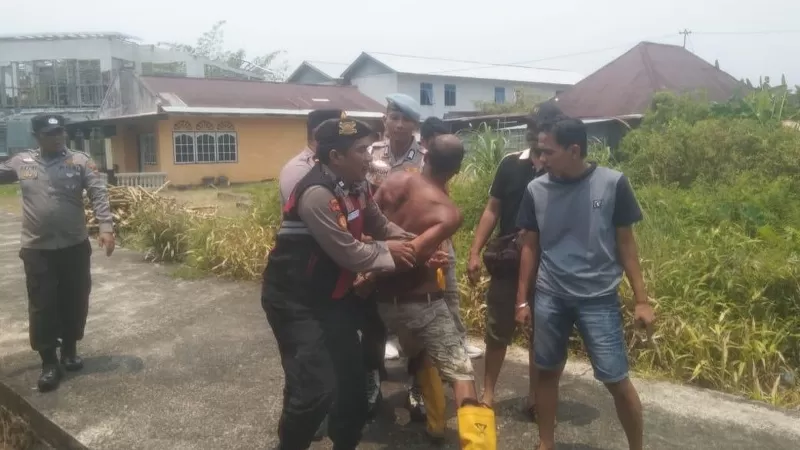 Polres Pariaman menangkap seorang tersangka dalam perkara dugaan penggelapan hewan ternak pada Minggu (6/9/2026). Kasus tersebut terungkap setelah polisi mengembangkan laporan dugaan pengrusakan rumah dan pengancaman menggunakan parang. (Dok. Satreskrim)