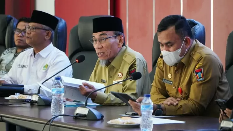 Wakil Wali Kota (Wawako) Padang Maigus Nasir memimpin rapat persiapan Musabaqah Tilawatil Quran Nasional (MTQN) ke-42 Tingkat Kota Padang di Gedung Bagindo Aziz Chan, Balai Kota Padang, Aie Pacah, Senin (7/9/2026) siang. (Dok. Diskominfo)