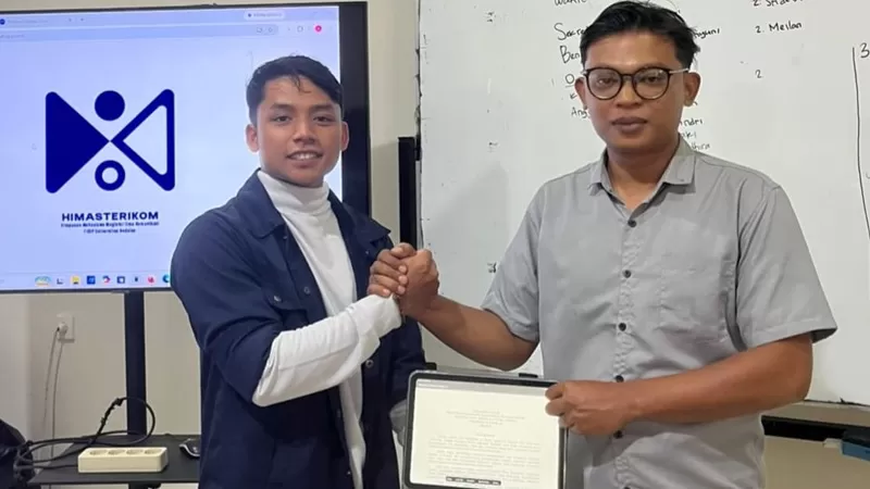 Muhammad Fauzi terpilih sebagai Ketua Himaster IKOM Unand periode 2026-2027 bersama Zulkenedi Said sebagai Wakil Ketua dalam Mubes II Himaster IKOM Unand 2026 di Kampus 2 Jati Pasca Sarjana FISIP Unand, Senin (7/9/2026) lalu. (Dok. Pribadi)