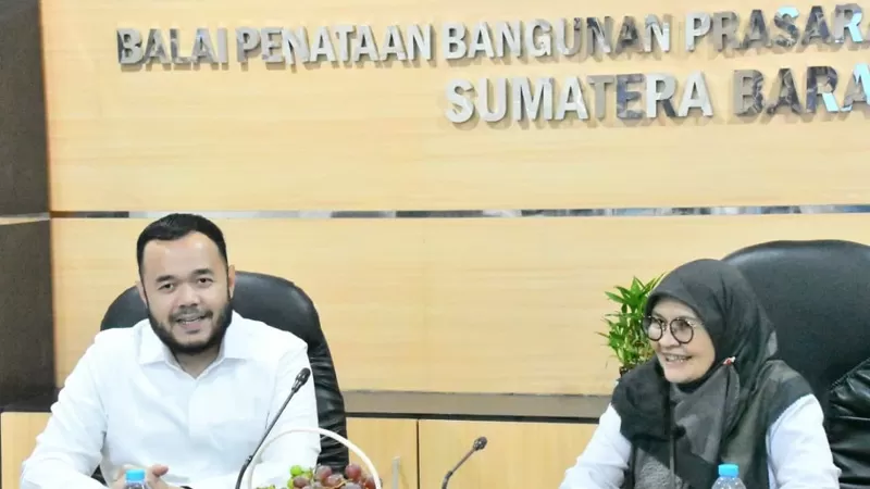 Wali Kota Padang, Fadly Amran audiensi dengan Kepala BPBPK Sumbar, Maria Doeni Isa di Kantor BPBPK Sumbar, Selasa (15/9/2026) siang. (Dok. Diskominfo Padang)