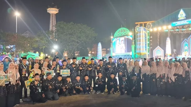 Official Kafilah Sumbar dan LPTQ Sumbar pada MTQ Nasional ke-XXXI Tahun 2026 di Kota Semarang, Jawa Tengah (Jateng). (Dok. Biro Kesra)