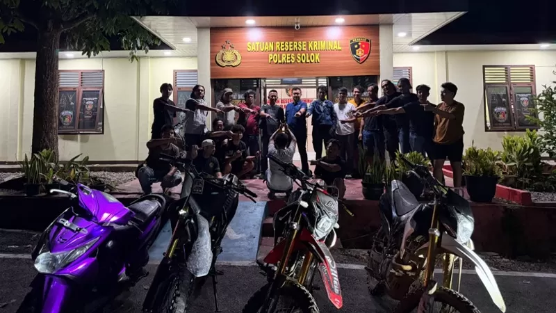 Tim gabungan Polda Sumbar mengamankan sejumlah kendaraan yang diduga merupakan hasil pencurian dalam pengungkapan jaringan curanmor di sejumlah wilayah Sumatera Barat. (Dok. Resmob)