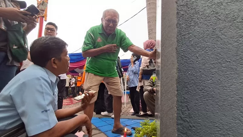 Salah seorang keluarga korban terdampak gempa bumi di Padang pada tahun 2009 silam menghadiri Hari Kesiapsiagaan Bencana Kota Padang tahun 2026 atau 17 tahun pasca gempa bumi. (Dok. Sumbar Daily)
