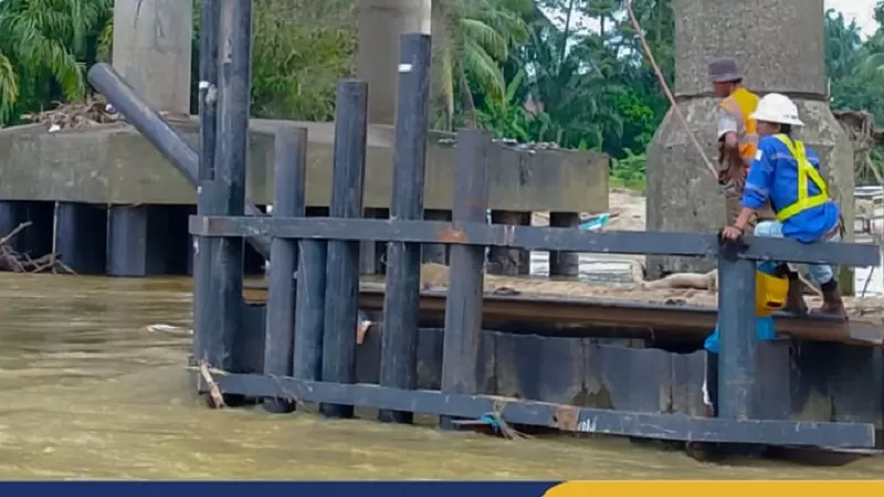 Jembatan Aia Gadang B di Kabupaten Pasaman Barat tengah mendapat penanganan melalui program pemeliharaan berkala. (Foto: BPJN Sumbar)