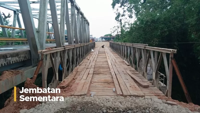 Pengalihan lalu lintas Jembatan Silaut tersebut dilakukan seiring pekerjaan rehabilitasi pada jembatan yang berada di ruas jalan Tapan-Batas Bengkulu, Kabupaten Pesisir Selatan. (Foto: BPJN Sumbar)