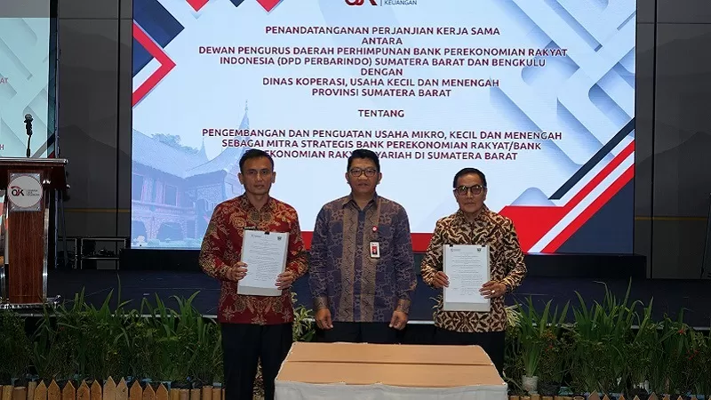  Perjanjian Kerja Sama (PKS) tentang Sinergi Pengembangan, Pelatihan, Pendampingan dan Akses Pembiayaan Usaha Mikro, Kecil dan Menengah (UMKM) melalui BPR dan BPRS di Provinsi Sumatera Barat, Kamis (3/9/2026). (Foto: OJK)