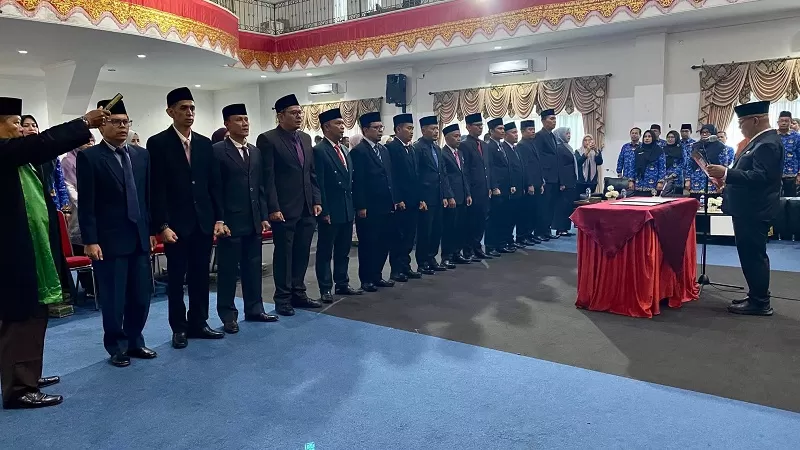 Bupati Pasaman Barat Yulianto melantik 15 Pejabat Pimpinan Tinggi Pratama atau Eselon II di lingkungan Pemerintah Kabupaten Pasaman Barat, Kamis (17/9/2026).  (Foto: Pemkab Pasbar)