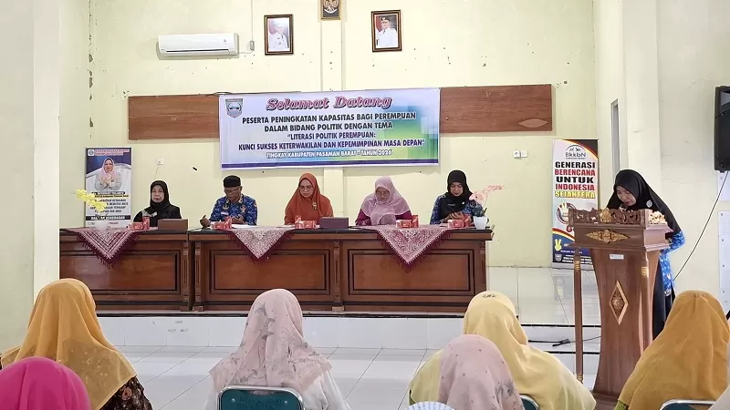 kegiatan Peningkatan Kapasitas Perempuan dalam Bidang Politik bertema “Literasi Politik Perempuan: Kunci Sukses Keterwakilan dan Kepemimpinan Masa Depan” di Aula DPPKBP3A Pasbar, Kamis (17/9/2026). (Foto: Pemkab Pasbar)