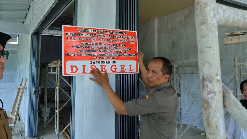 Dalam eksekusi Tahap II Tahun 2026, tiga bangunan di tiga kecamatan menjadi sasaran penyegelan pada Senin (21/9/2026). (Foto: Pemko Payakumbuh)