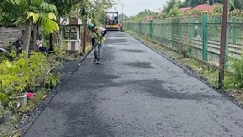 Pemerintah Kota (Pemko) Pariaman melalui Dinas Pekerjaan Umum, Penataan Ruang dan Pertanahan (PUPRP) melakukan perbaikan 31 ruas jalan sepanjang 2026.  (Foto: Pemko Pariaman)