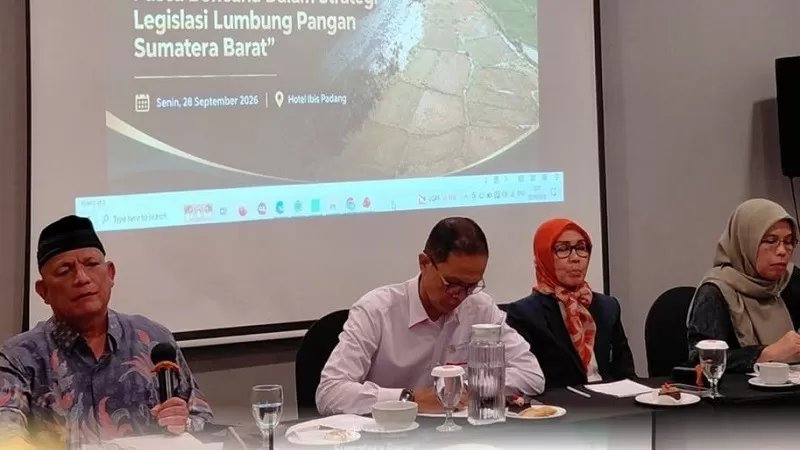 Focus Group Discussion (FGD) bertajuk “Model Regulasi Partisipatif Pemanfaatan Tanah Ulayat Pasca Bencana dalam Strategi Legislasi Lumbung Pangan Sumatera Barat” di Hotel Ibis Padang, Senin (28/9/2026). (Foto:UBH)