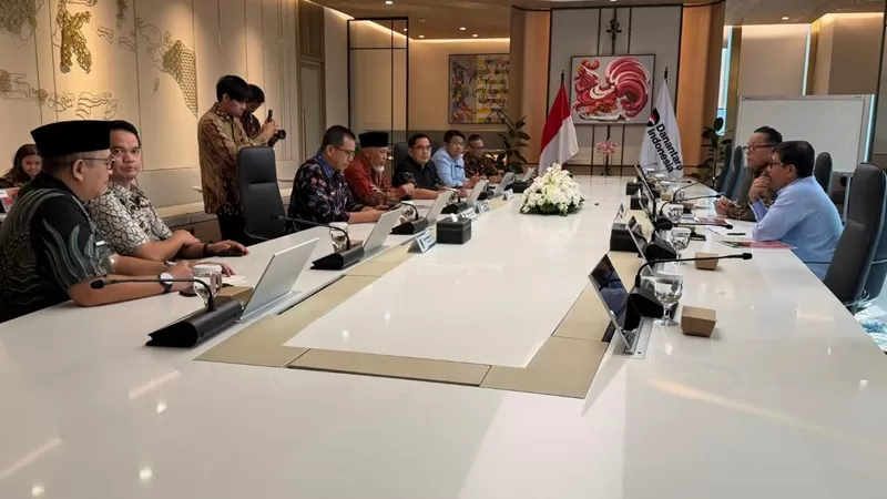 Pertemuan yang membahas kelangkaan solar Sumbar itu berlangsung di Wisma Danantara, Jakarta, Kamis (3/9/2026). Pertemuan tersebut berlangsung sekitar satu jam. (Foto: Pemprov Sumbar)
