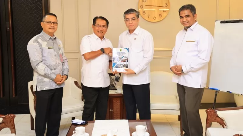 Usulan disampaikan dalam pertemuan dengan Menteri Ketenagakerjaan Republik Indonesia Prof. Yassierli, S.T., M.T., Ph.D., beserta jajaran di Jakarta, Rabu (9/9/2026). (Foto: Pemkab Padang Pariaman)