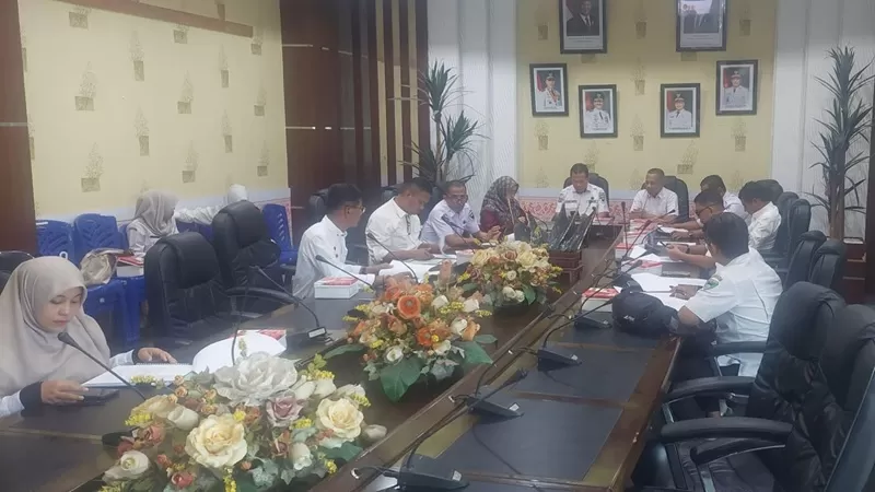 Pembahasan mengenai rencana MoU BPJS Ketenagakerjaan  dilakukan sebagai langkah memperkuat perlindungan jaminan sosial bagi masyarakat pekerja di Pesisir Selatan. (Foto: Pemkab Pessel)