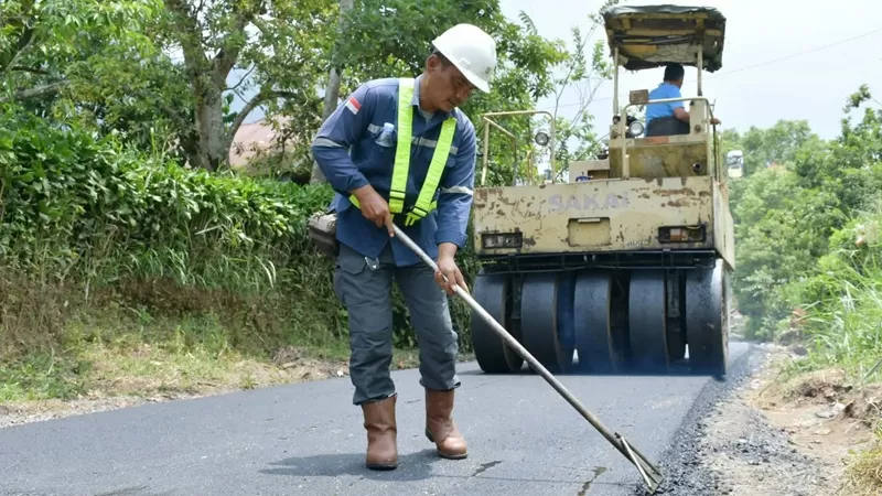 Sejumlah ruas jalan dan jembatan di Kabupaten Agam mulai mendapat penanganan setelah pemerintah daerah mengalokasikan anggaran untuk memperbaiki akses yang menjadi jalur aktivitas masyarakat. (Foto: Pemkab Agam)