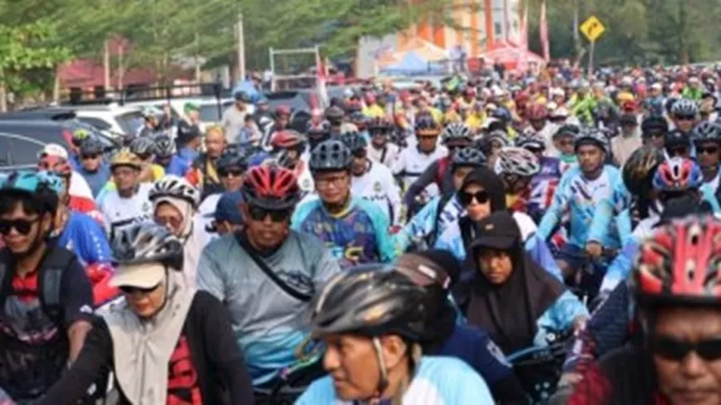 Sebanyak 1.500 goweser menjajal beragam lanskap Kota Pariaman dalam Fun and Adventure Padati Marancah III. (Foto: Pemko Padang Panjang)