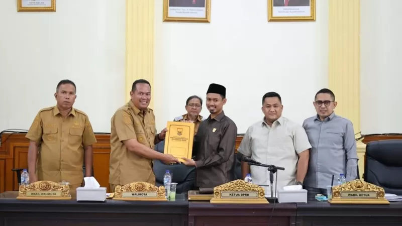 Rapat paripurna terkait RAPBD Perubahan 2026 berlangsung di Ruang Rapat Utama DPRD Kota Pariaman, Senin (7/9/2026).