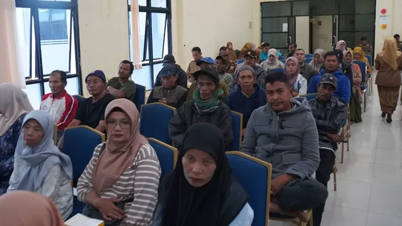 Bantuan diserahkan Wakil Wali Kota Padang Panjang Allex Saputra di Aula Dinas Pendidikan dan Kebudayaan, Selasa (22/9/2026).  (Foto: Pemko Padang Panjang)
