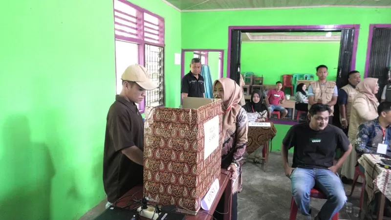 Pemantauan langsung ke sejumlah tempat pemungutan suara (TPS), Minggu (20/9/2026). (Foto: Pemkab Pasbar)