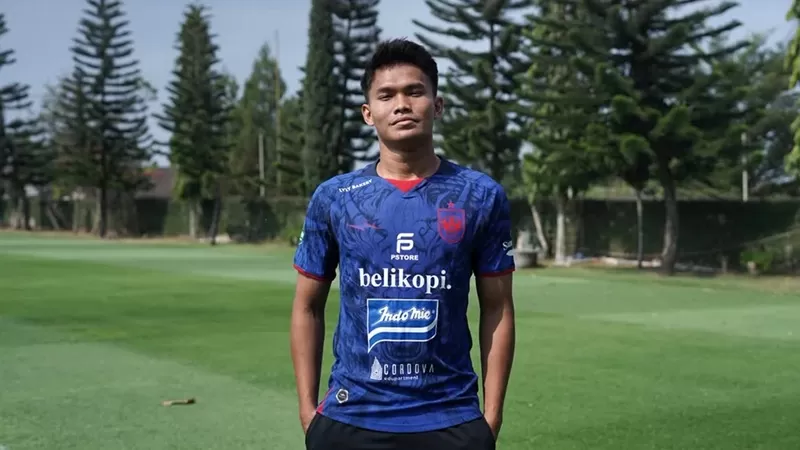 Mahesa Jenar resmi mengumumkan kedatangan gelandang bertahan Rifky Dwi Septiawan menjelang pertandingan melawan Semen Padang FC. (Foto: Ileague)