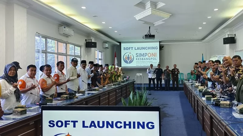 Pemerintah Kabupaten Pasaman Barat melalui Badan Kesatuan Bangsa dan Politik (Kesbangpol) meluncurkan Sistem Informasi Organisasi Masyarakat (SIMPONI) dalam kegiatan Sosialisasi Pemberdayaan Organisasi Kemasyarakatan di Auditorium Kantor Bupati Pasaman Barat, Kamis (10/9/2026). (Foto: Pemkab Pasbar)