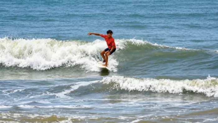  Sebanyak 67 peserta ambil bagian dalam Padang Pariaman Surfing Championship 2026 yang resmi dimulai di kawasan pantai itu, Sabtu (26/9/2026). (Foto: Pemkab Padang Pariaman)
