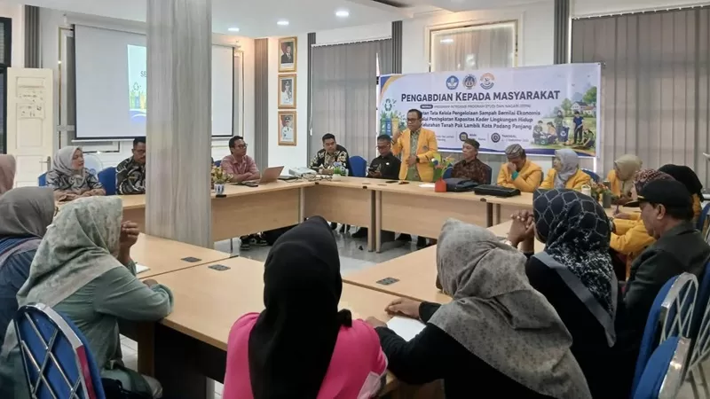  Kelurahan Tanah Pak Lambik (TPL), Kecamatan Padang Panjang Timur, mulai menyiapkan pola pengelolaan sampah yang melibatkan masyarakat sejak dari lingkungan tempat tinggal.  (Foto: Pemko Padang Panjang)