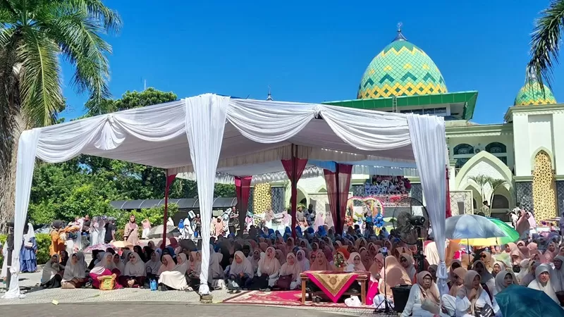 Kabupaten Agam menjadi pusat berkumpulnya jamaah dari berbagai daerah di Sumatera Barat saat Forum Dakwah dan Yasin Sumatera Barat digelar di Masjid Agung Nurul Falah Lubuk Basung, Minggu (20/9/2026). (Foto: Pemkab Agam)