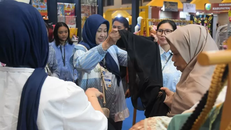 Produk kerajinan unggulan Kabupaten Agam, Sumatera Barat, mencatat keuntungan hingga Rp40 juta selama dua hari keikutsertaan dalam pameran INACRAFT Oktober Vol. 5 Tahun 2026 di Jakarta International Convention Center (JICC), Jakarta Pusat. (Foto: Pemkab Agam)