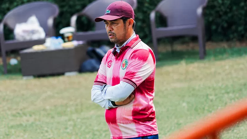 Eks Pelatih Semen Padang FC, Nil Maizar. Ia dipecat menyusul kekalahan 0-1 di saat Kabau Sirah menghadapi PSPS Pekanbaru dalam laga lanjutan Liga 2 Pegadaian Championship musim 2026/2027 pada Minggu (4/10/2026) malam. (Dok. MO SPFC)