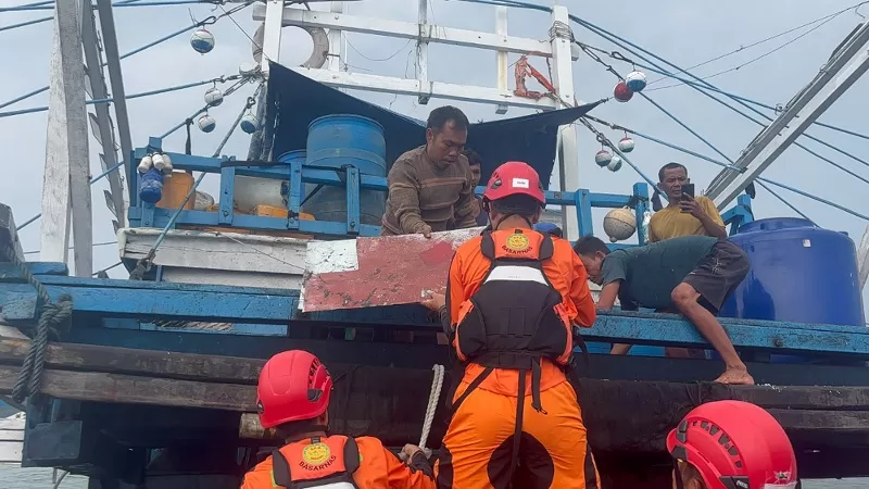 Kapal bagan Jamcha 01 dilaporkan kandas dan mengalami enam titik kebocoran di perairan sekitar Pulau Malilimok, Kecamatan Siberut Barat Daya, Kepulauan Mentawai, pada Sabtu (10/10/2026) pagi. (Dok. Basarnas)