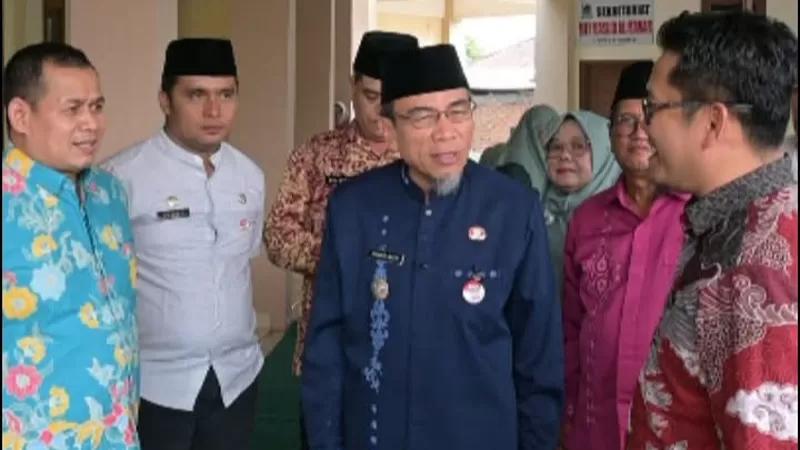 Wakil Wali Kota Padang (Wawako) sekaligus Ketua LPTQ Kota Padang, Maigus Nasir, meninjau pelaksanaan final MTQ ke-42 di Masjid Al-Manar, Dadok, Kecamatan Koto Tangah, Selasa (13/10/2026) siang. (Dok. Diskominfo)