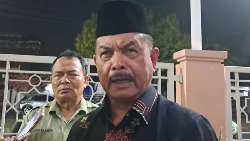 Wali Kota Padang periode 2003-2013, Fauzi Bahar Datuak Nan Sati membantah tudingan terkait dugaan penguasaan lahan di kawasan DAS dan perambahan hutan lindung. Ia meminta Wahana Lingkungan Hidup Indonesia Sumatera Barat (Walhi Sumbar) melakukan pengecekan langsung terhadap lokasi, dokumen kepemilikan dan titik koordinat lahan. (Dok. Sumbardaily)